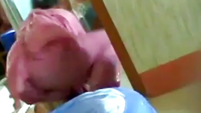 अश्लील ऑनलाइन नोंदणी नाही नग्न फोटो एक व्यक्ती ज्याला ईतरांचे सामागम मोलकरीण