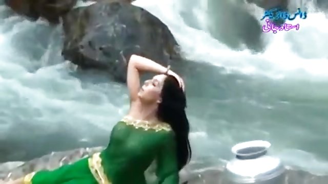 अश्लील ऑनलाइन नोंदणी नाही भारतीय तोंडी स्त्री पुरुष समागम करण्यासाठी कसे मध्ये पारदर्शक ओले साडी दर्शवित आहे गरम शो..