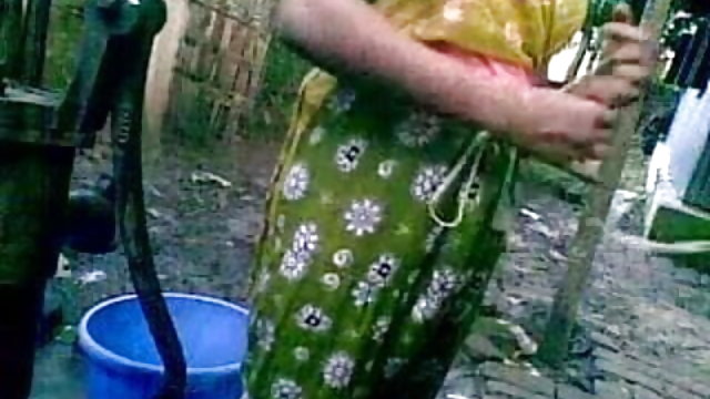 अश्लील ऑनलाइन नोंदणी नाही देशी गुलाब गावात विशाल स्तन बाथ मध्ये