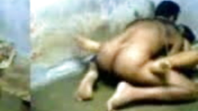 अश्लील ऑनलाइन नोंदणी नाही एक पुच्ची चाटणे मुलगी दोन वेगवेगळ्या ग्राहकांना