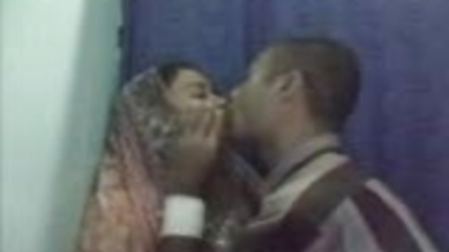 अश्लील ऑनलाइन नोंदणी नाही तरुण फोटो देशी लिंग पक्ष एक सायबर कॅफे केबिन