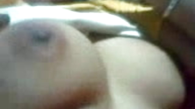 अश्लील ऑनलाइन नोंदणी नाही मुलींच्या मादक सरबत मध्ये गाडी